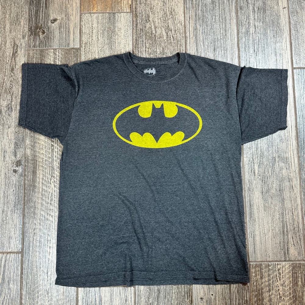 Batman DC Comics XL Graphic T-Shirt Gray Yellow Logo‎ Superhero Tee Men's